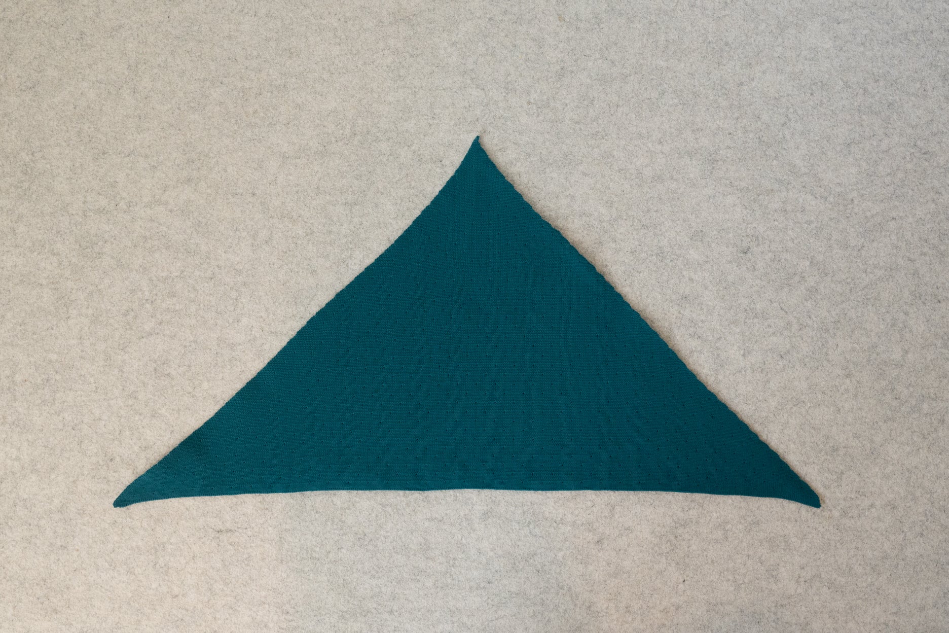 Poly Triangle Couvrechief
